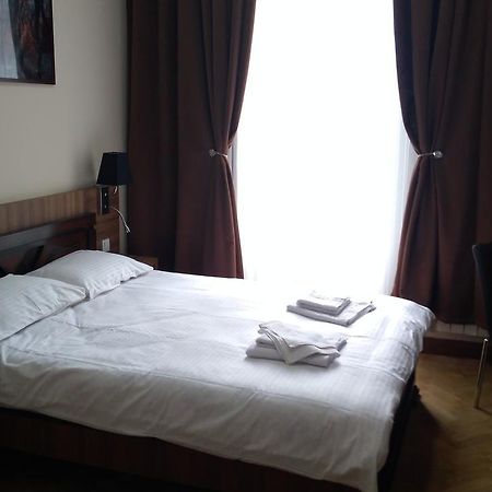 Hotel Nice ティビリシ エクステリア 写真