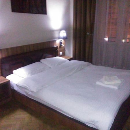 Hotel Nice ティビリシ エクステリア 写真
