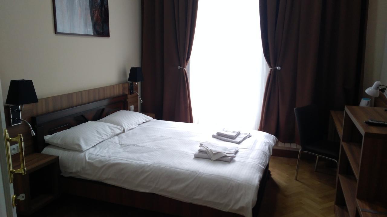 Hotel Nice ティビリシ エクステリア 写真