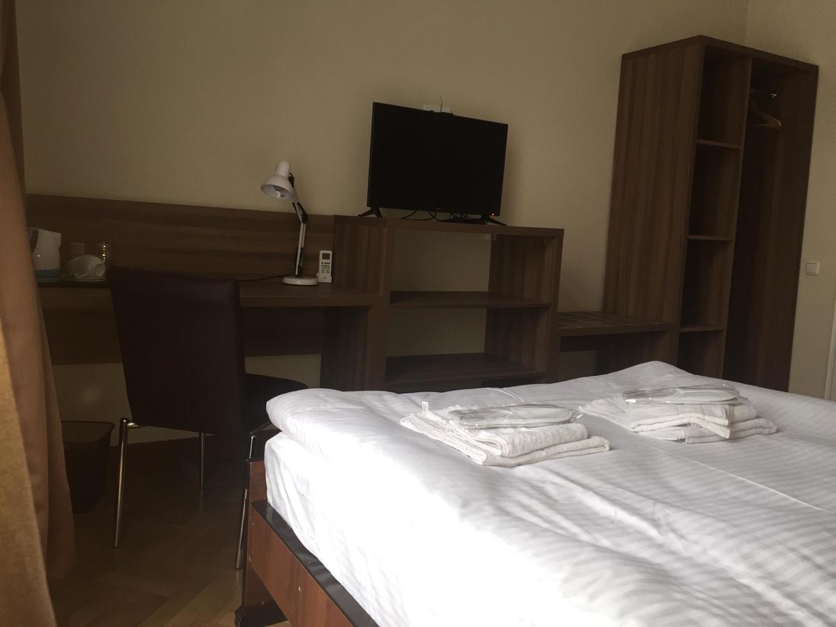 Hotel Nice ティビリシ エクステリア 写真
