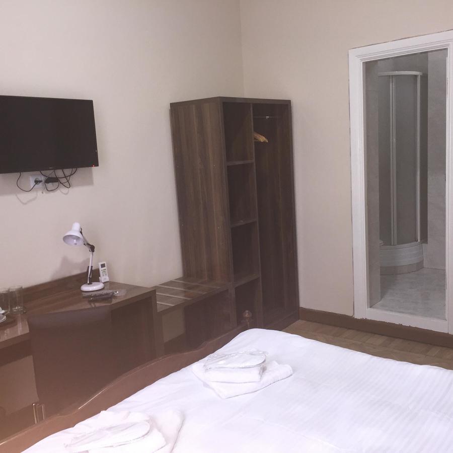Hotel Nice ティビリシ エクステリア 写真