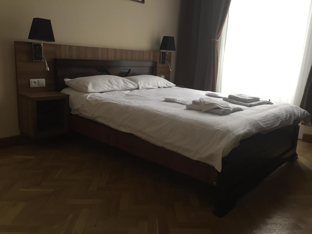 Hotel Nice ティビリシ エクステリア 写真