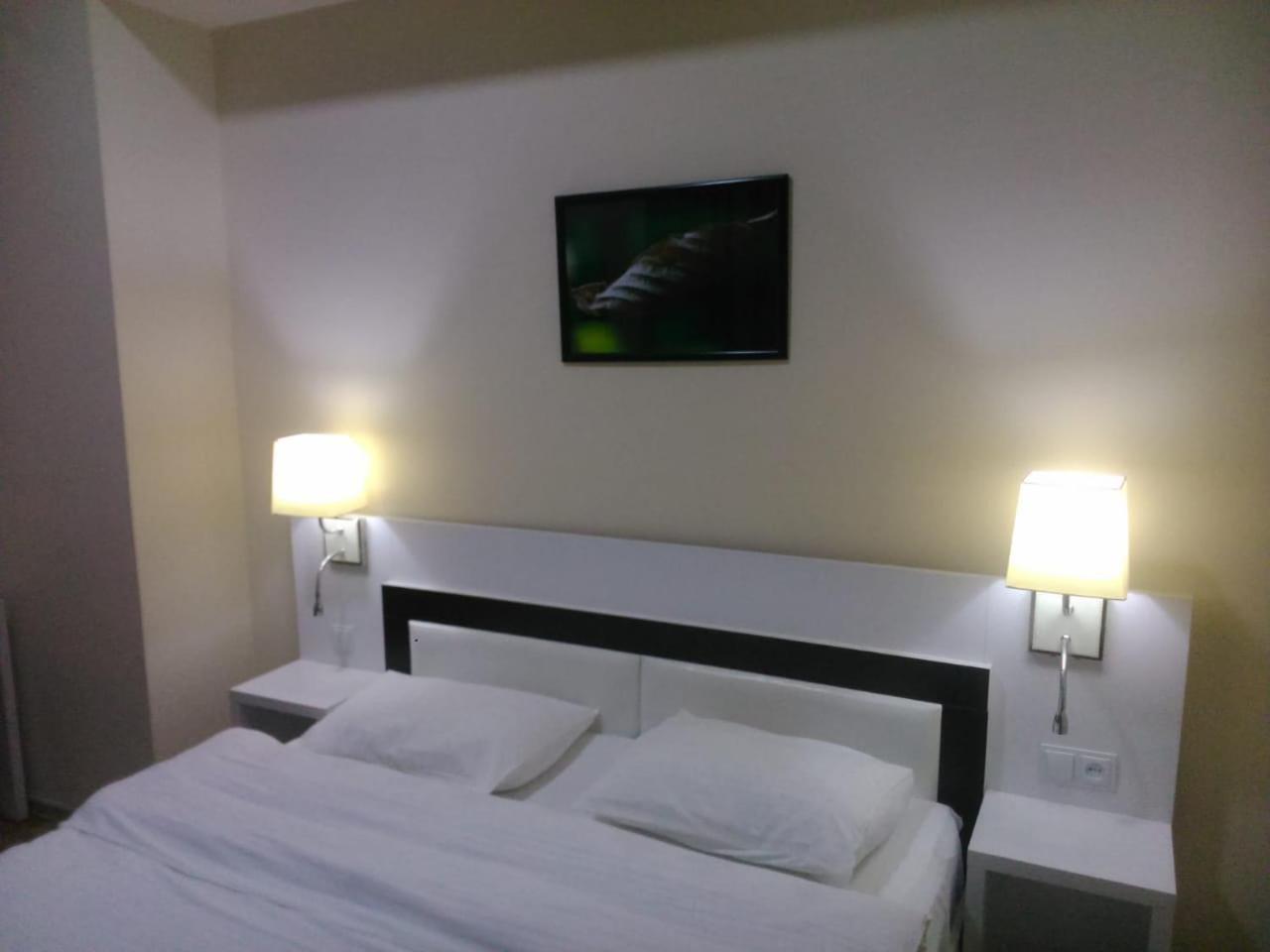 Hotel Nice ティビリシ エクステリア 写真